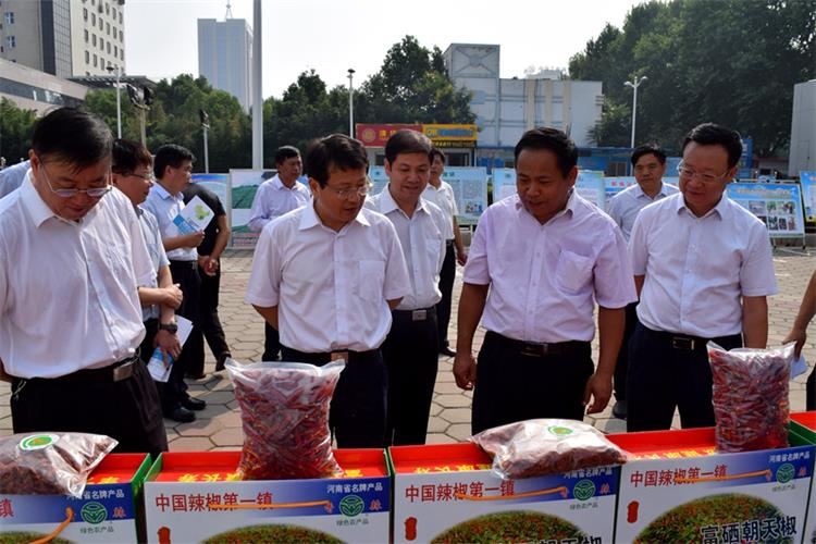 【利通參與】漯河市舉行2017年青少年科技創新市長獎頒獎暨全國科普日活動啟動儀式