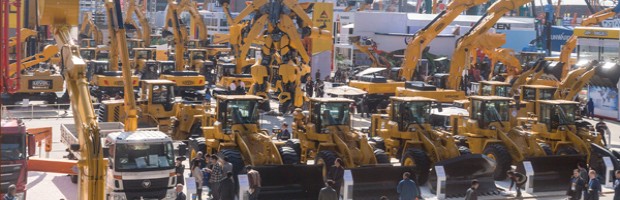 在bauma China（上海寶馬展） 2014的平地機、 卡車、 挖掘機、 起重機、 混凝土配料機